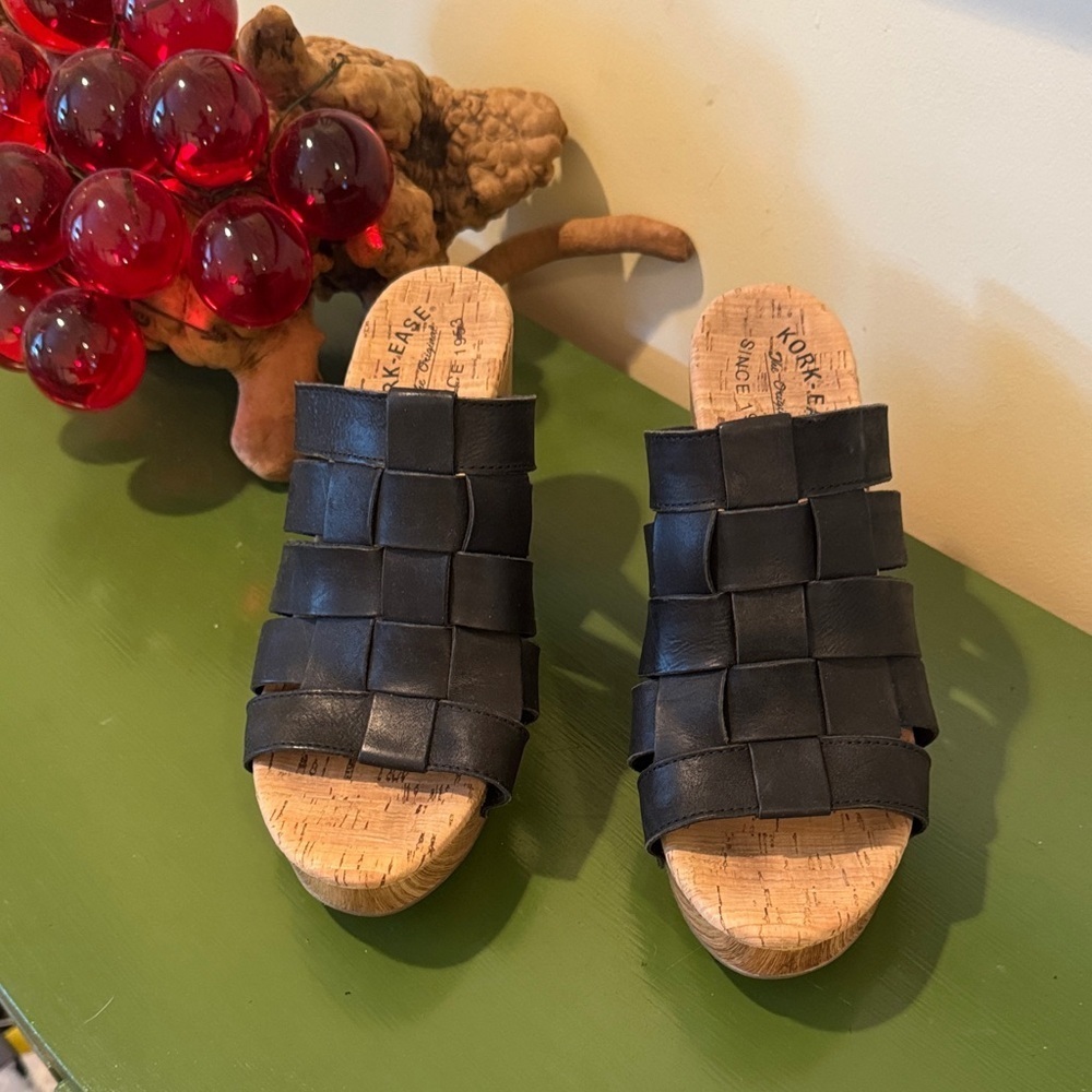 Kork - Ease Devan original black sandals.